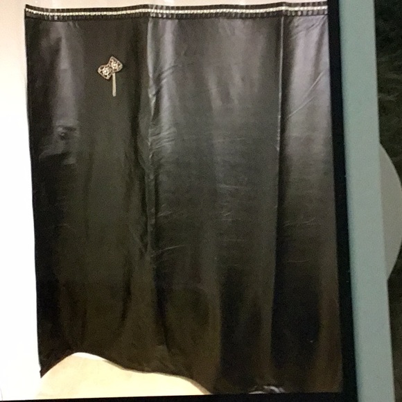 Distinctive Shower Curtain - Picture 7 of 7